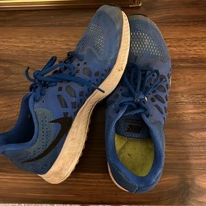 Mens running shoes